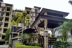 3 Bedroom w/ Parking at Accolade Place in Quezon City for Sale